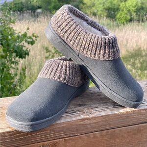 Clarks Gray Women’s Knit Collar Cuff Slippers - New!